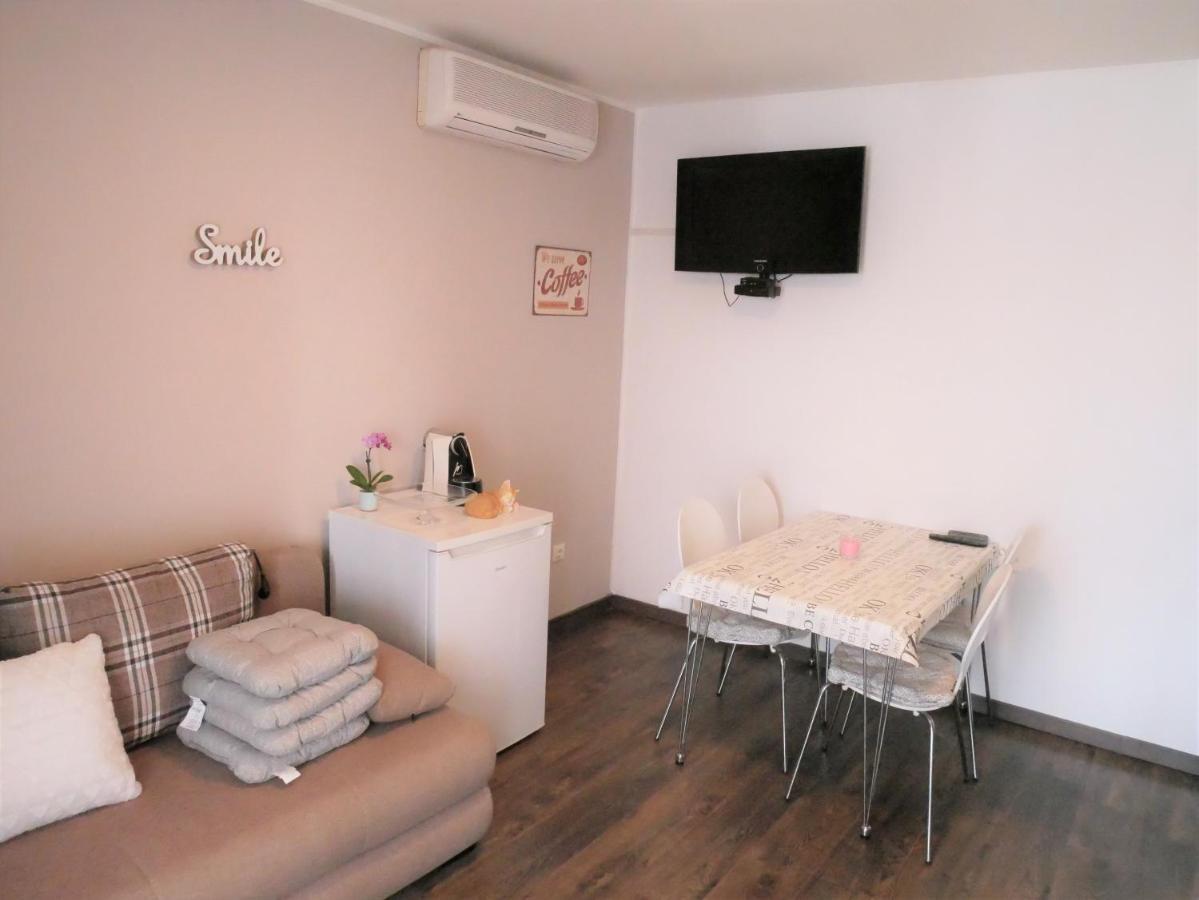 Apartments Kety Ровинь Экстерьер фото